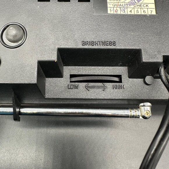 Vintage General Electric AM FM Radio Alarm Clock 1980s Faux Woodgrain 7-4687A - Picture 10 of 17